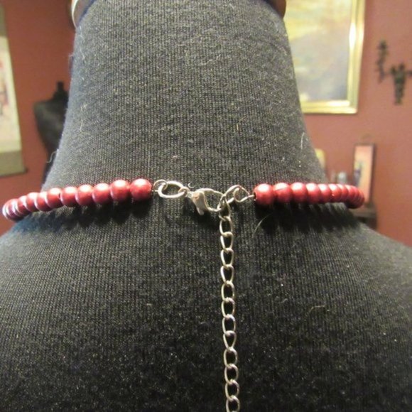 🍒 Sophisticated Cranberry Red Beaded Wired Necklace - Picture 9 of 12